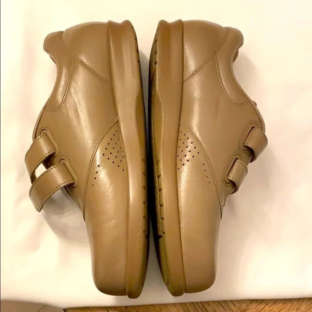 SAS SZ 8.5S COMFORT SHOES.  SIZE IS 8.5 SL… - Picture 6 of 7